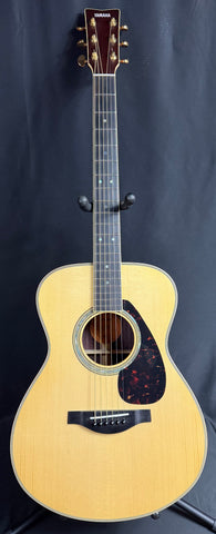 Yamaha LS16 ARE Grand Concert Acoustic-Electric Guitar Gloss Natural w/ Soft Case