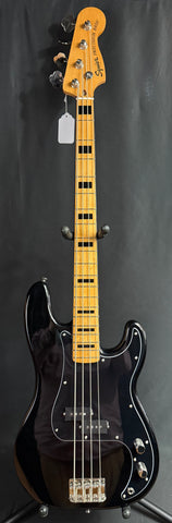 Squier Classic Vibe 70's Precision Bass 4-String Bass Guitar Gloss Black Finish (887)
