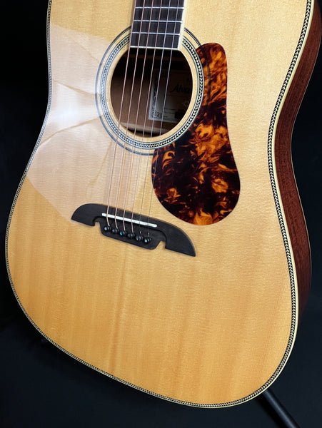 Alvarez MD60 Herringbone Masterworks Dreadnought Acoustic Guitar Natural w/ Gig Bag