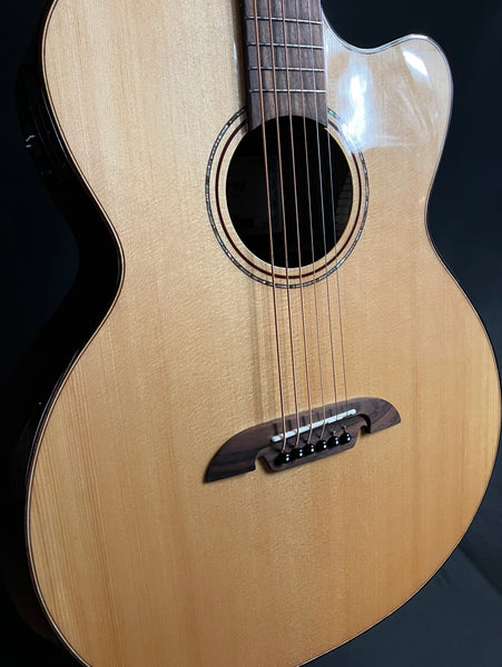 Alvarez ABT710 Elite Baritone Acoustic-Electric Guitar Gloss Natural Finish