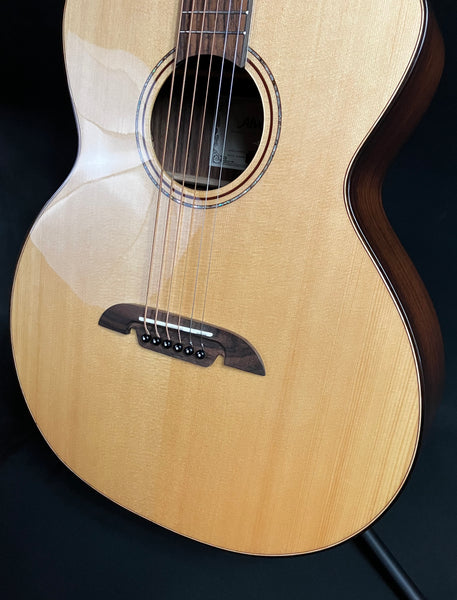 Alvarez ABT710 Elite Baritone Acoustic-Electric Guitar Gloss Natural Finish
