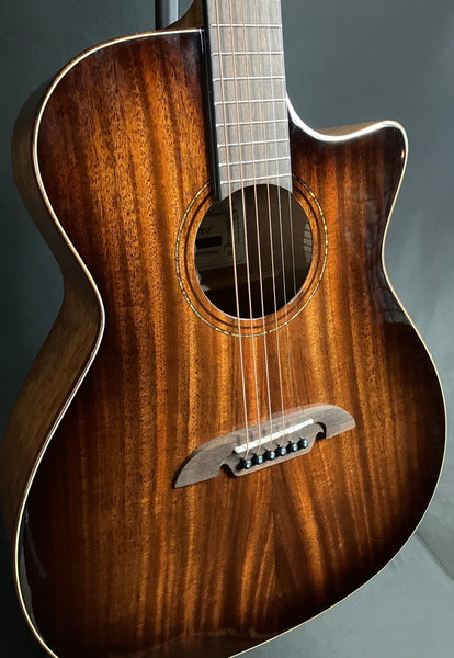 Alvarez AG66CESHB Artist Grand Auditorium Acoustic-Electric Guitar Shadowburst