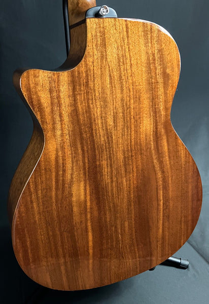 Alvarez AG66CESHB Artist Grand Auditorium Acoustic-Electric Guitar Shadowburst