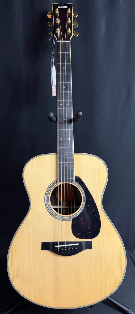 Yamaha LS16 ARE Grand Concert Acoustic-Electric Guitar Gloss Natural w/ Soft Case