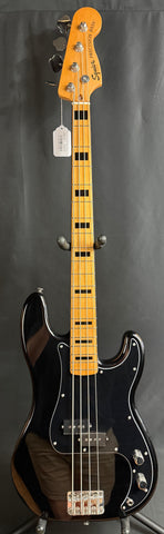 Squier Classic Vibe 70's Precision Bass 4-String Bass Guitar Gloss Black Finish (049)