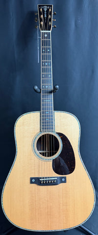 Martin D-42 Modern Deluxe Dreadnought Acoustic Guitar Gloss Natural w/ Case