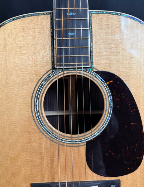 Martin D-42 Modern Deluxe Dreadnought Acoustic Guitar Gloss Natural w/ Case
