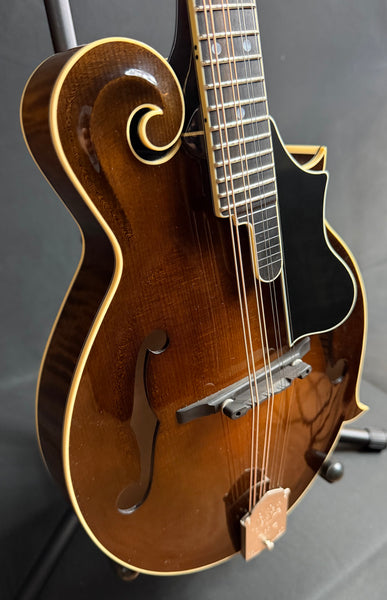 Gold Tone Grandmaster Elite F-Style Mandolin Vintage Leather Finish w/ Hardshell Case