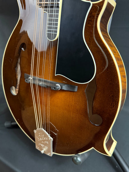 Gold Tone Grandmaster Elite F-Style Mandolin Vintage Leather Finish w/ Hardshell Case