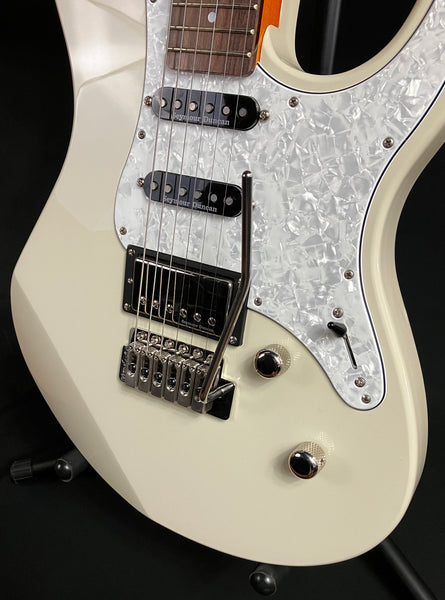 Yamaha PAC612VIIX Pacifica Electric Guitar Vintage White Finish