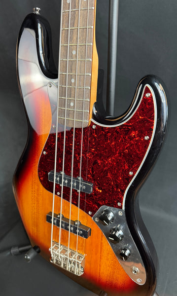 Squier Classic Vibe 60's Jazz Bass 4-String Bass Guitar 3-Tone Sunburst (752)