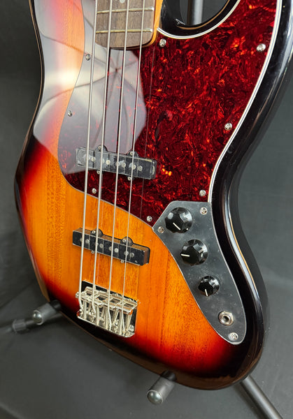Squier Classic Vibe 60's Jazz Bass 4-String Bass Guitar 3-Tone Sunburst (752)