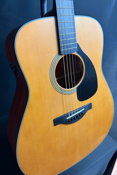 Yamaha FGX3 Red Label Dreadnought Acoustic-Electric Guitar Vintage Natural w/ Case (045)