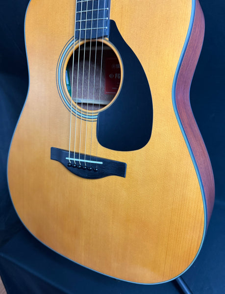 Yamaha FGX3 Red Label Dreadnought Acoustic-Electric Guitar Vintage Natural w/ Case (045)