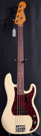 Fender Vintera II '60s Precision Bass 4-String Bass Guitar Olympic White w/ Gig Bag