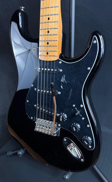Squier Classic Vibe 70's Statocaster Electric Guitar Gloss Black Finish (119)