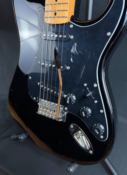 Squier Classic Vibe 70's Statocaster Electric Guitar Gloss Black Finish (119)