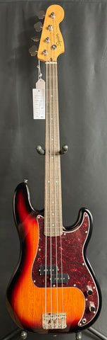 Squier Classic Vibe 60's Precision Bass 4-String Bass Guitar 3-Tone Sunburst (652)
