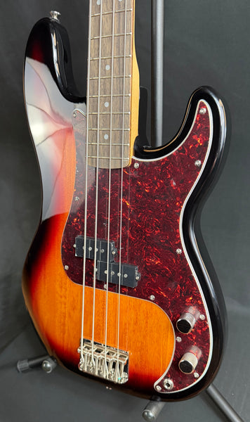 Squier Classic Vibe 60's Precision Bass 4-String Bass Guitar 3-Tone Sunburst (652)