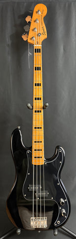 Squier Classic Vibe 70's Precision Bass 4-String Bass Guitar Gloss Black Finish (561)