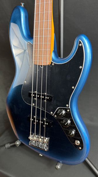 Fender American Professional II Jazz Bass Fretless 4-String Bass Guitar Dark Night w/ OHSC