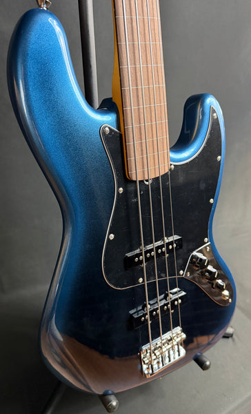 Fender American Professional II Jazz Bass Fretless 4-String Bass Guitar Dark Night w/ OHSC