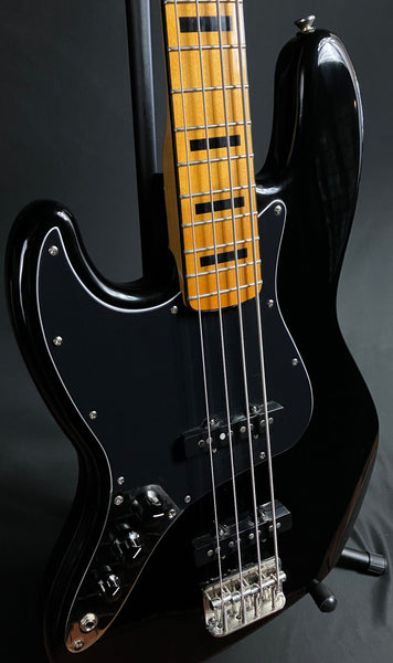 Squier Classic Vibe 70's Jazz Bass Left-Handed 4-String Bass Guitar Gloss Black
