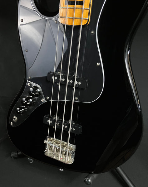 Squier Classic Vibe 70's Jazz Bass Left-Handed 4-String Bass Guitar Gloss Black