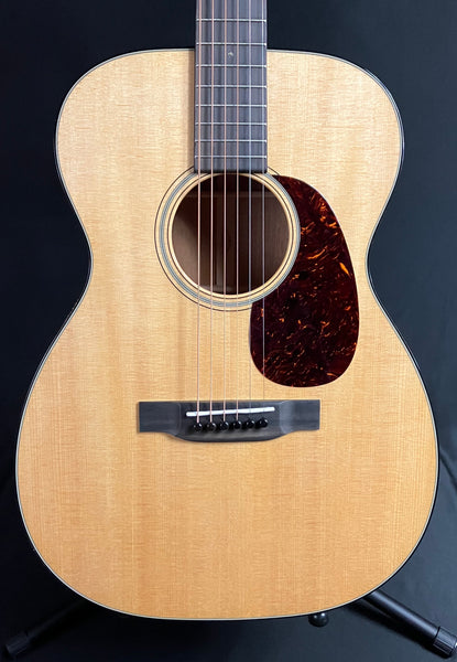 Martin 00-18 (2025) Grand Concert Acoustic Guitar Gloss Natural Finish w/ Case