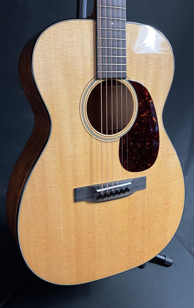 Martin 00-18 (2025) Grand Concert Acoustic Guitar Gloss Natural Finish w/ Case