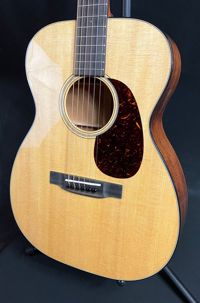 Martin 00-18 (2025) Grand Concert Acoustic Guitar Gloss Natural Finish w/ Case
