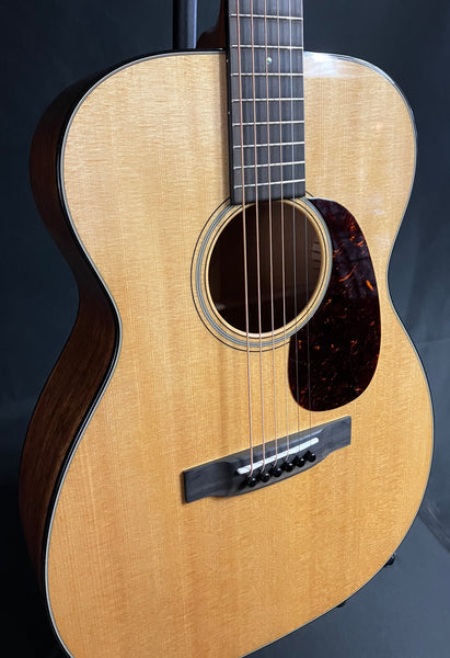 Martin 00-18 (2025) Grand Concert Acoustic Guitar Gloss Natural Finish w/ Case
