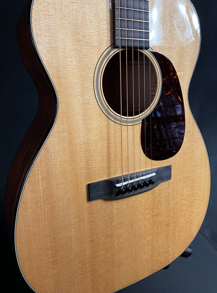 Martin 00-18 (2025) Grand Concert Acoustic Guitar Gloss Natural Finish w/ Case