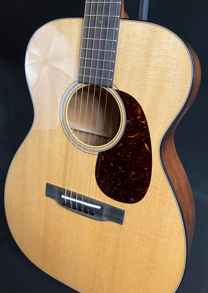 Martin 00-18 (2025) Grand Concert Acoustic Guitar Gloss Natural Finish w/ Case