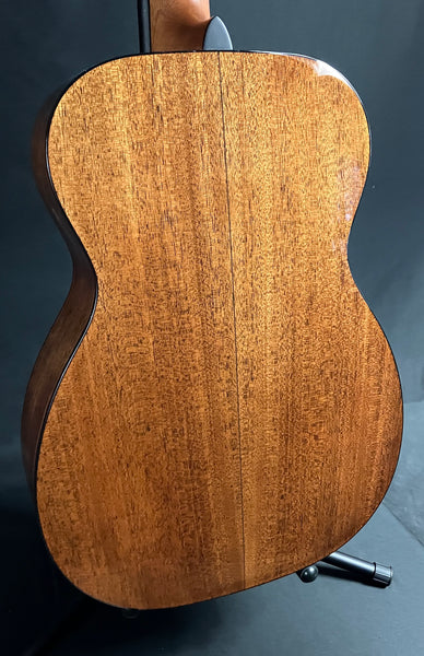 Martin 00-18 (2025) Grand Concert Acoustic Guitar Gloss Natural Finish w/ Case