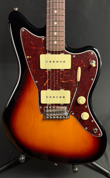 Fender American Performer Jazzmaster Electric Guitar 3-Tone Sunburst w/ Gig Bag