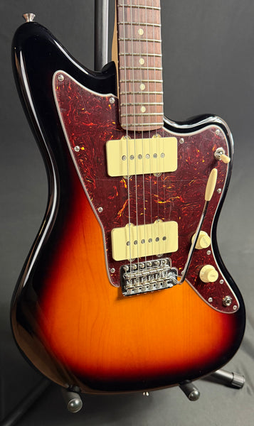 Fender American Performer Jazzmaster Electric Guitar 3-Tone Sunburst w/ Gig Bag
