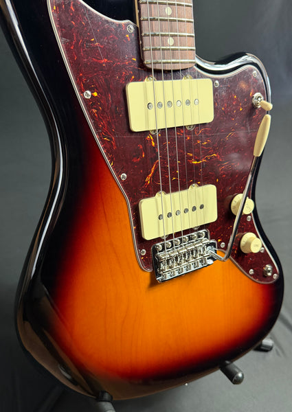 Fender American Performer Jazzmaster Electric Guitar 3-Tone Sunburst w/ Gig Bag