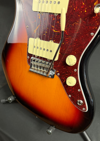Fender American Performer Jazzmaster Electric Guitar 3-Tone Sunburst w/ Gig Bag
