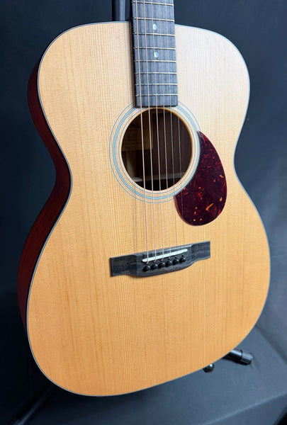 Eastman E1OM Orchestra Acoustic Guitar Natural Satin Finish w/ Gig Bag