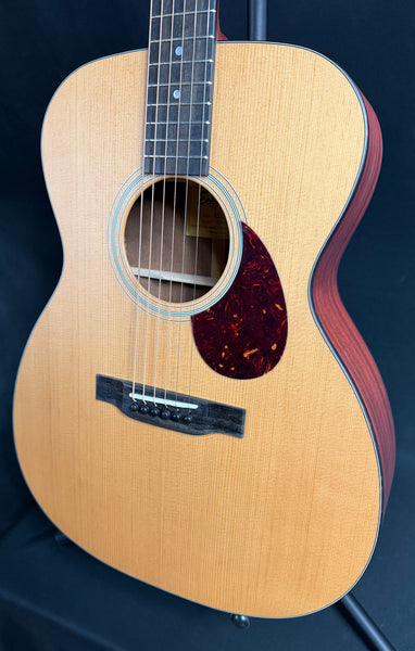 Eastman E1OM Orchestra Acoustic Guitar Natural Satin Finish w/ Gig Bag
