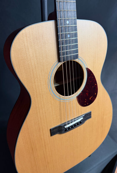 Eastman E1OM Orchestra Acoustic Guitar Natural Satin Finish w/ Gig Bag
