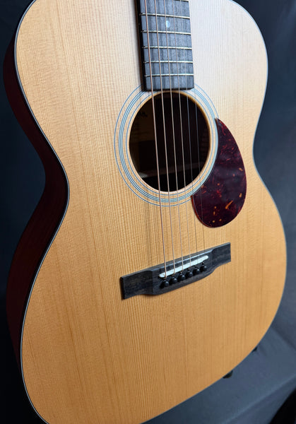 Eastman E1OM Orchestra Acoustic Guitar Natural Satin Finish w/ Gig Bag