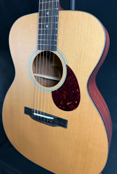 Eastman E1OM Orchestra Acoustic Guitar Natural Satin Finish w/ Gig Bag