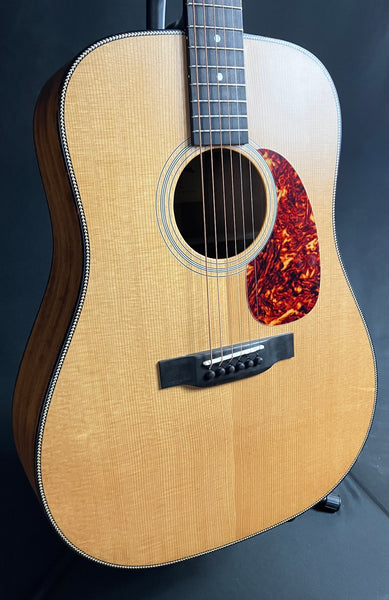 Eastman E3DE Dreadnought Acoustic-Electric Guitar Natural Satin w/ Gig Bag