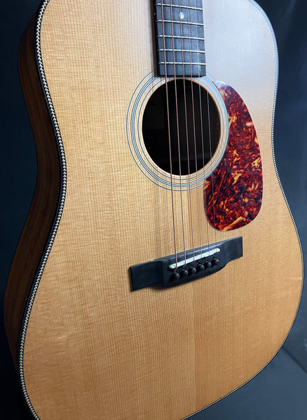 Eastman E3DE Dreadnought Acoustic-Electric Guitar Natural Satin w/ Gig Bag