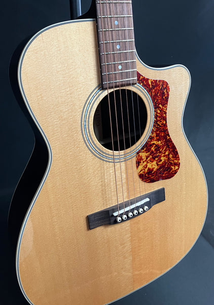 Guild OM-150CE Orchestra Cutaway Acoustic-Electric Guitar Gloss Natural w/ Gig Bag