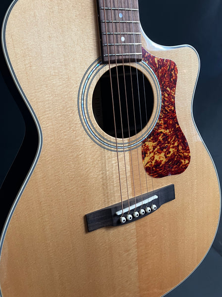 Guild OM-150CE Orchestra Cutaway Acoustic-Electric Guitar Gloss Natural w/ Gig Bag