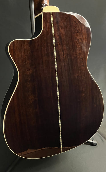 Guild OM-150CE Orchestra Cutaway Acoustic-Electric Guitar Gloss Natural w/ Gig Bag