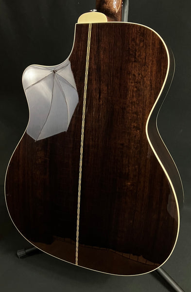 Guild OM-150CE Orchestra Cutaway Acoustic-Electric Guitar Gloss Natural w/ Gig Bag